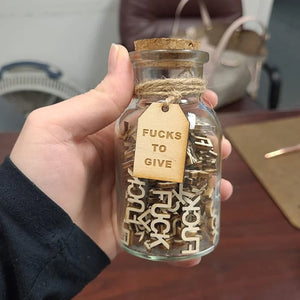 Træudskårne beskeder