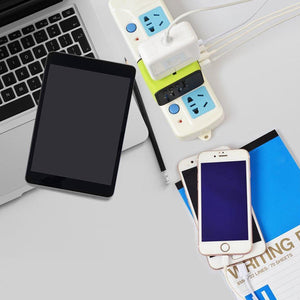 Smart universal rejseadapter med spændingskonvertering