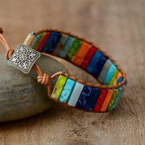 Farverigt kejsersten armbånd