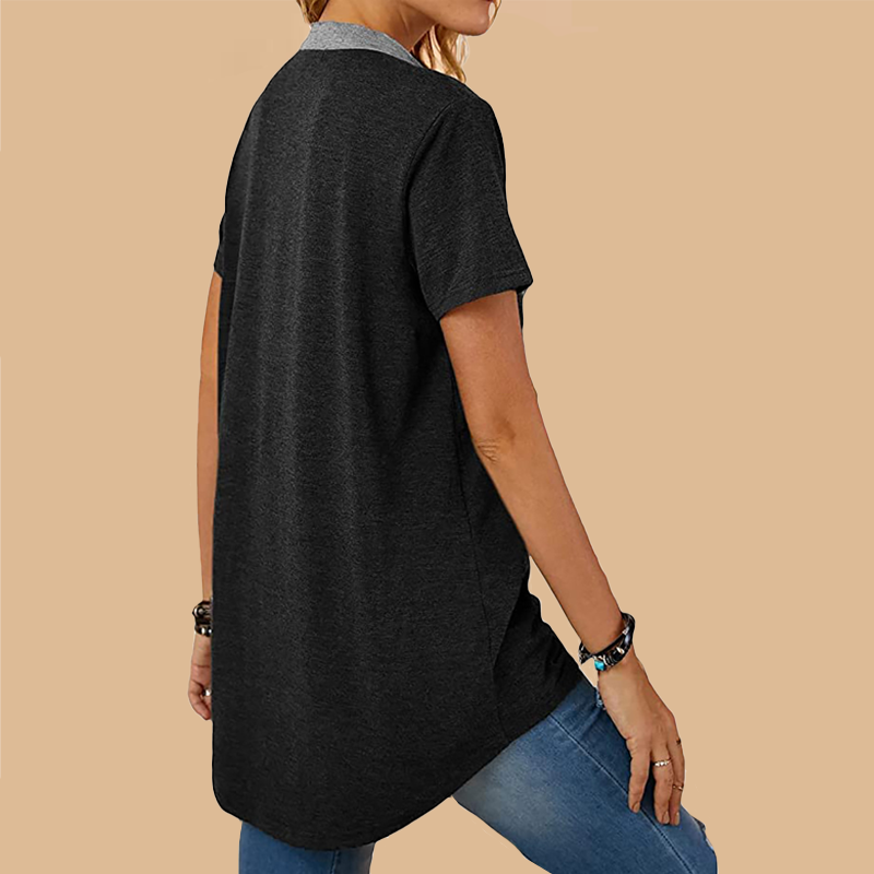 T-shirt med lomme og knapper