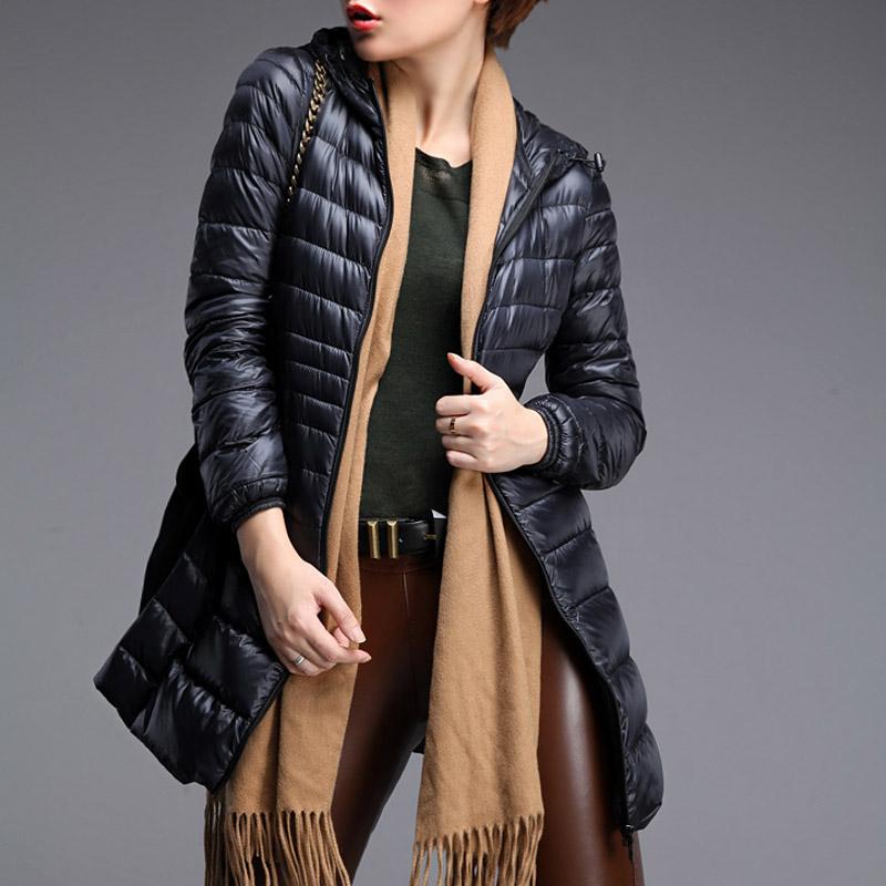 Letvægts mellemlang jakke til kvinder