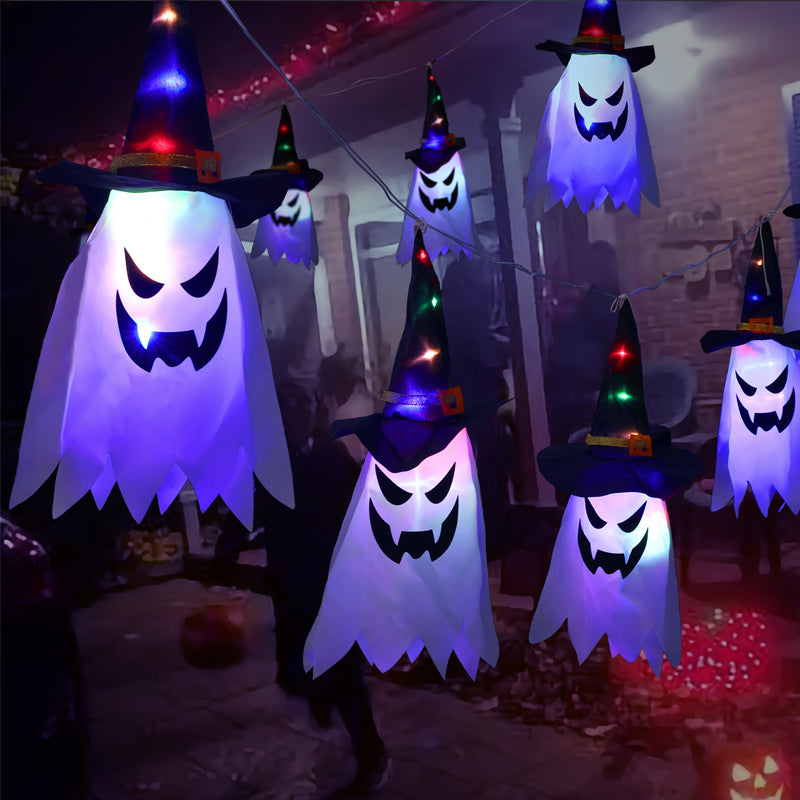 Hængende belyste heksehatte til Halloween