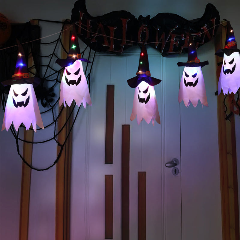 Hængende belyste heksehatte til Halloween