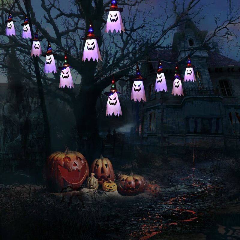 Hængende belyste heksehatte til Halloween