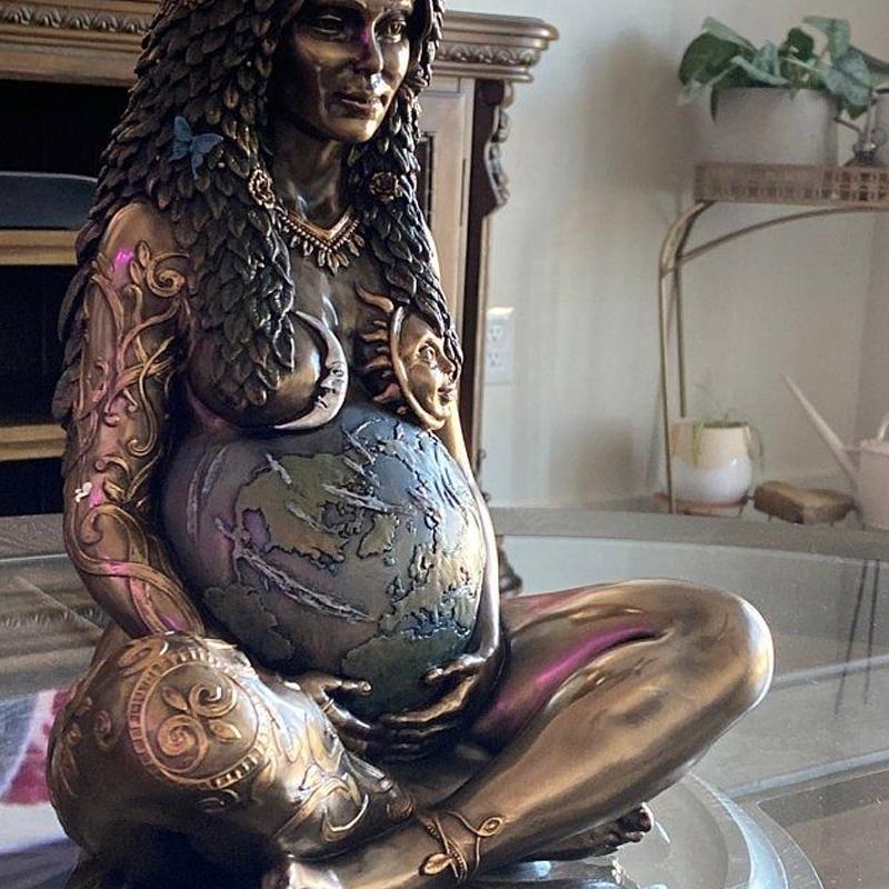 Moder Jord gudindestatue