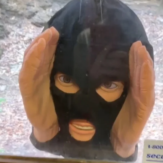 Skræmmende lurerfigur
