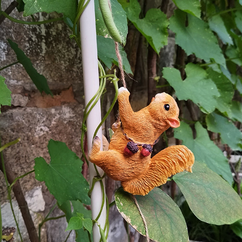 Rebklatrende Egern Harpiksdekorationsfigur